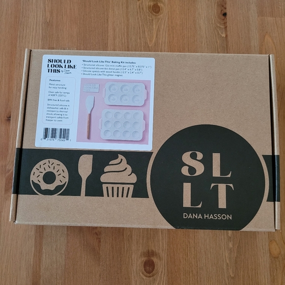 Should Look Like This Baking Kit - Picture 1 of 3